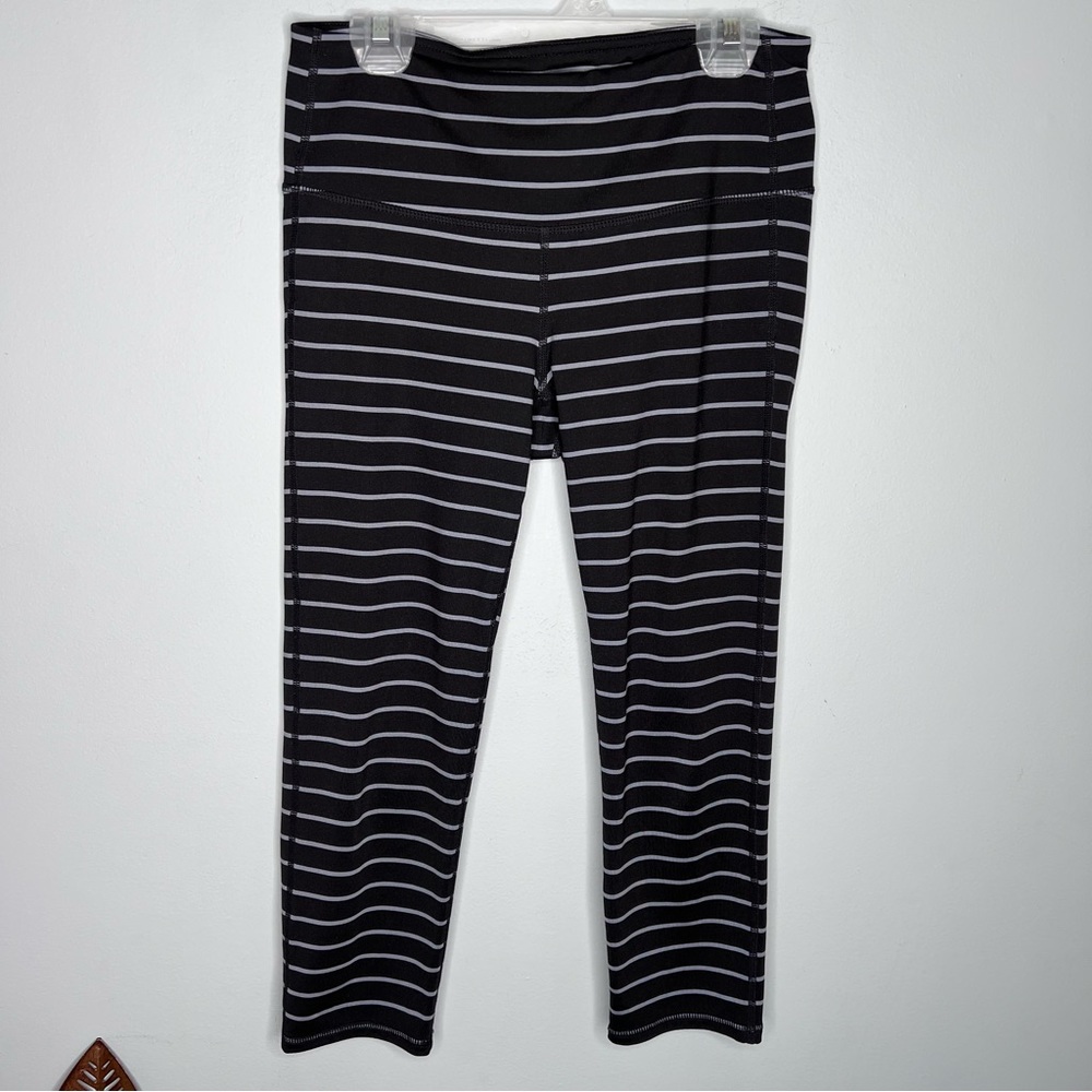 Athleta Black/Gray Stripe Salutation Stash Soft Crop Leggings M5